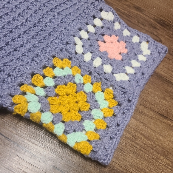 Universal Thread Crochet Top - Picture 3 of 3